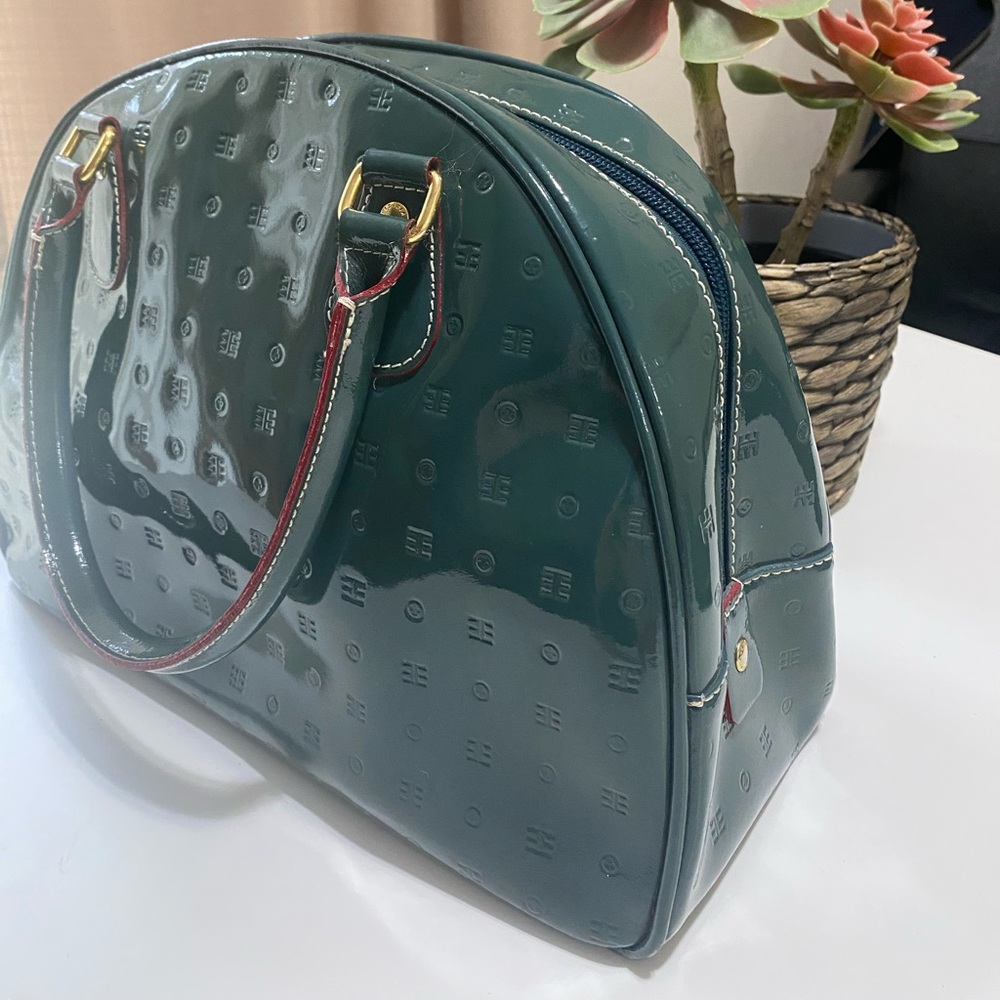 Arcadia patent leather women’s bandbag.